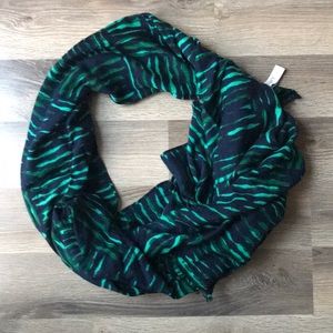 Green and navy blue loft scarf